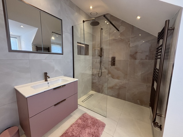 en suite bathroom pink
